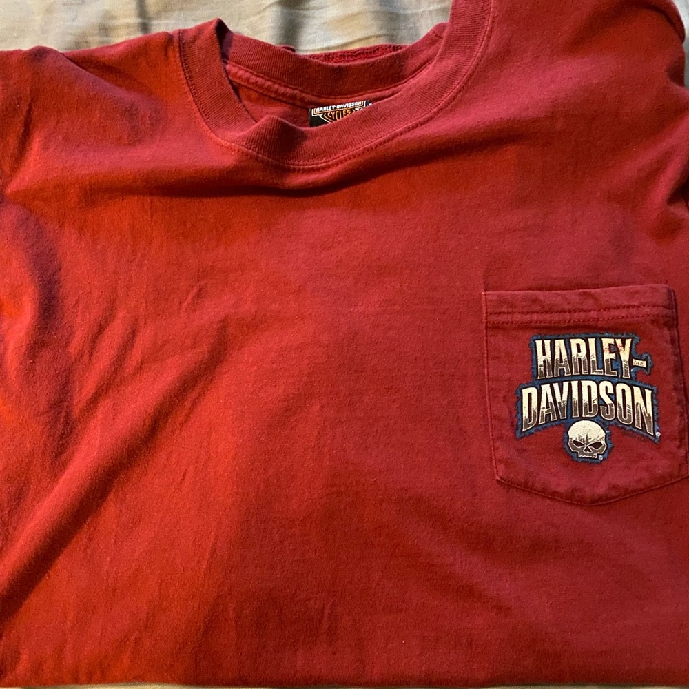 Harley Davidson short sleeve t-shirt with pocket. Size 2XL.